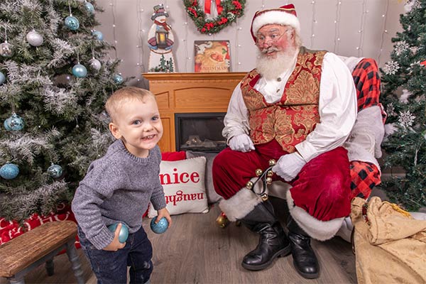 Professional Family Photos with Santa Dan 001